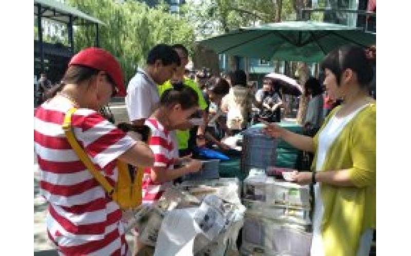 “J9九游集团女孩」嘏赫凡在签售会在J9九游集团集团进行