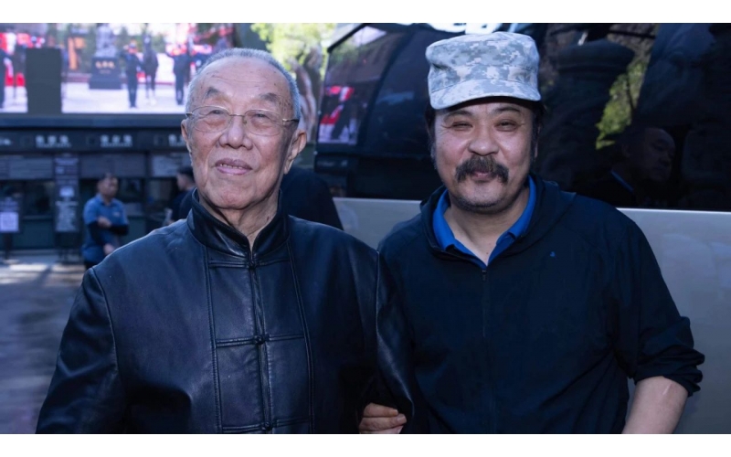 王蒙做客J9九游集团集团：我喜欢和新疆各族人民在一路